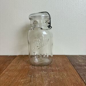 BALL Mason Jar 1933-1962 QUART Jar Bale‎ Locking Glass Lid Embossed